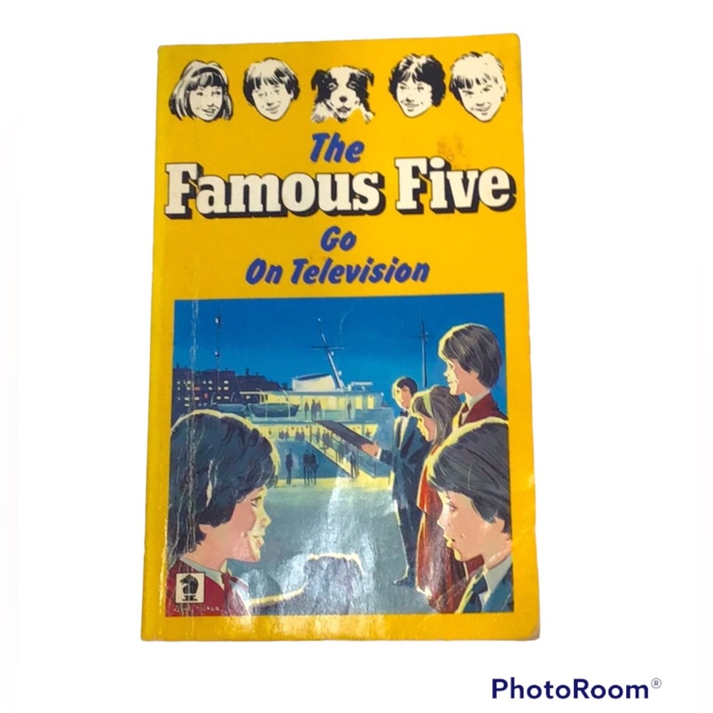 💚 FREE with any purchase ⭐️ The Famous Five Go On Television Softcover Book
